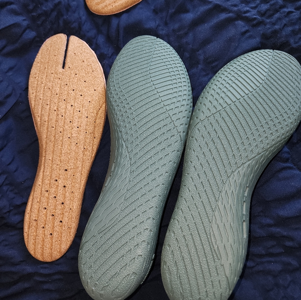 IGUANEYE SANDALS SIZE 10 WOMEN